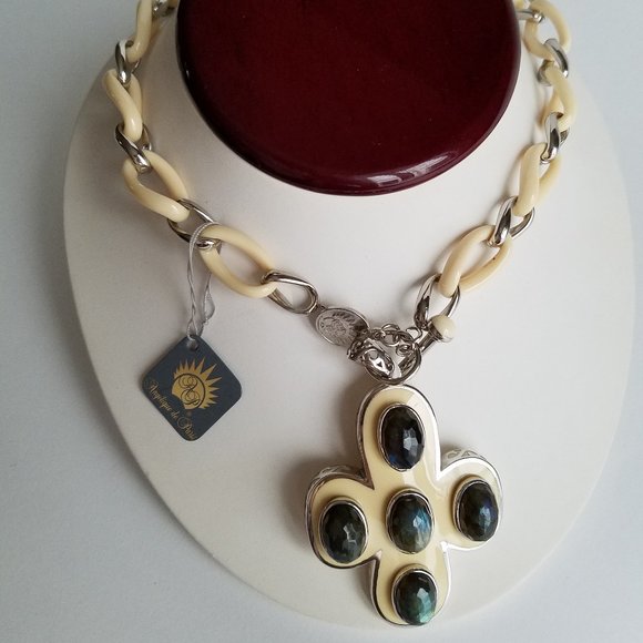 Angelique de Paris Necklace with Cross Pendant